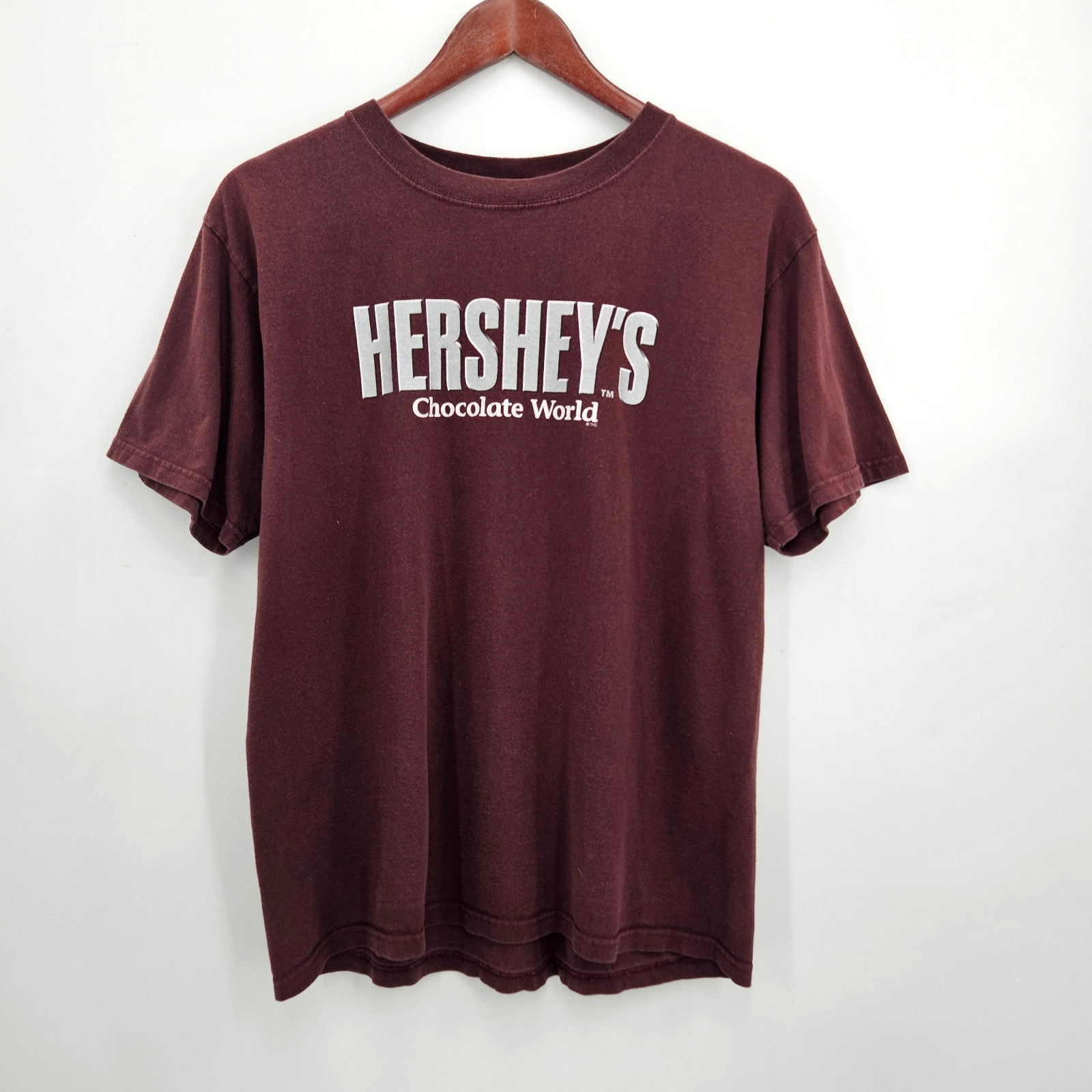 Hershey’s Chocolate World Men’s Shirt Size Medium Brown Pennsylvania Crew Neck