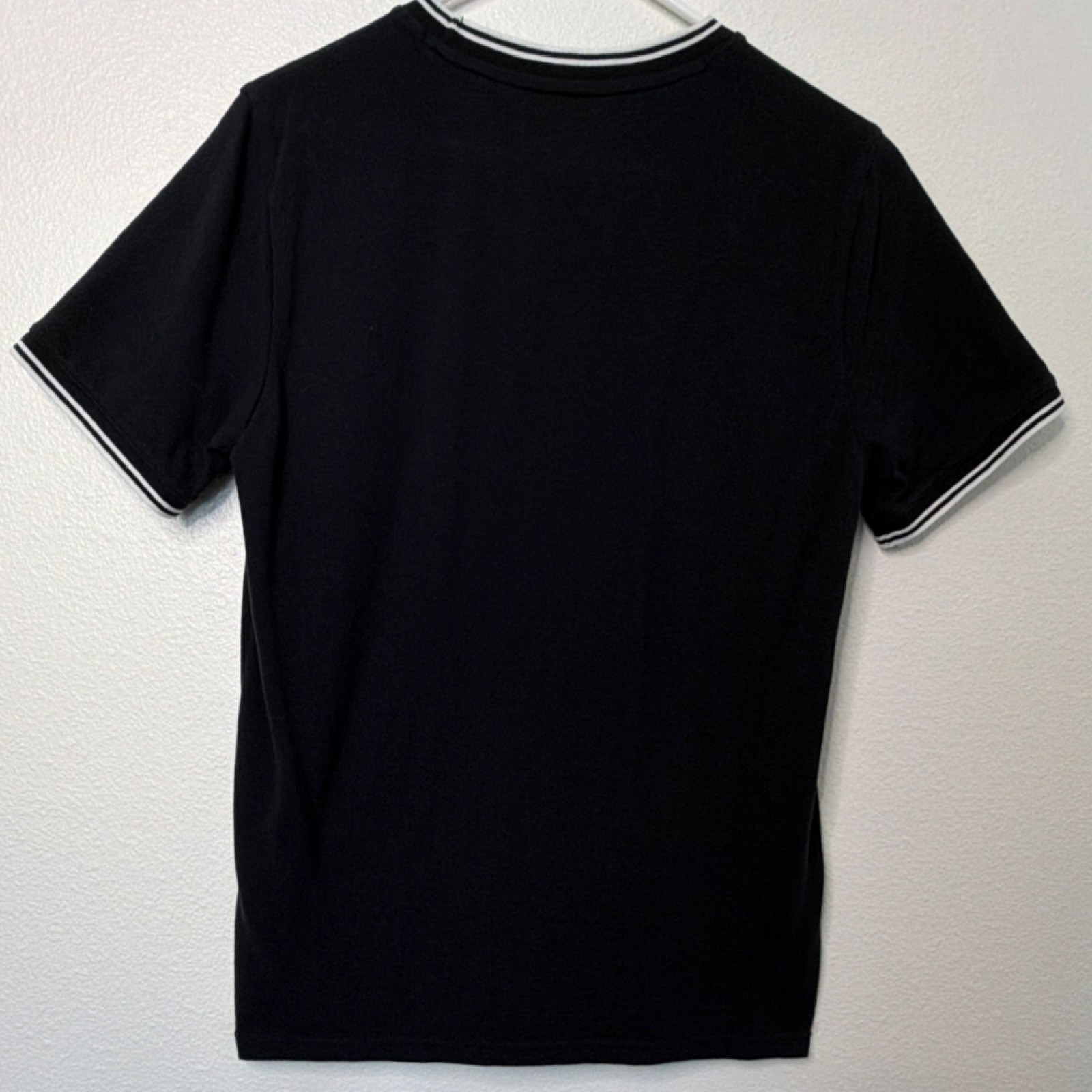Old Navy Men’s Black Knit Short Sleeve Crew Neck T-Shirt S Contrasting Trim gallery
