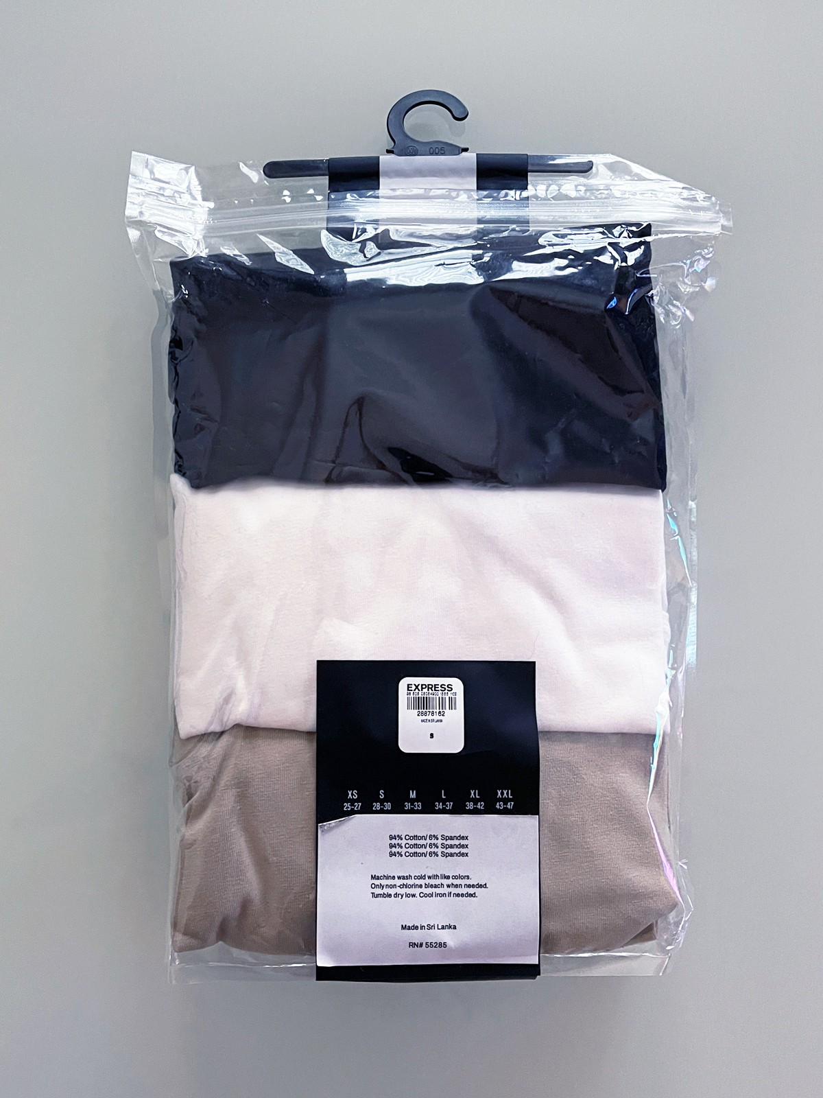 NWT - EXPRESS Men's 3 Pack Slim Stretch V-Neck Neck T-Shirts Sand Black White S gallery