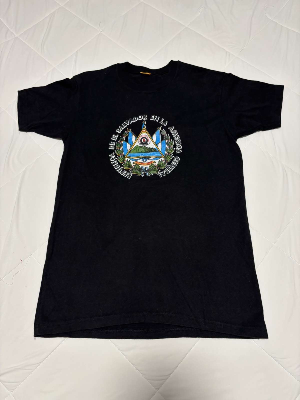 Vintage El Salvador Coat of Arms Souvenir T-Shirt Size M Travel Vacation Flag gallery