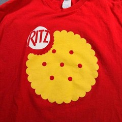 NCAA Ritz Cracker T-Shirt – X-Large Red College Football Good Condition! Mens XL