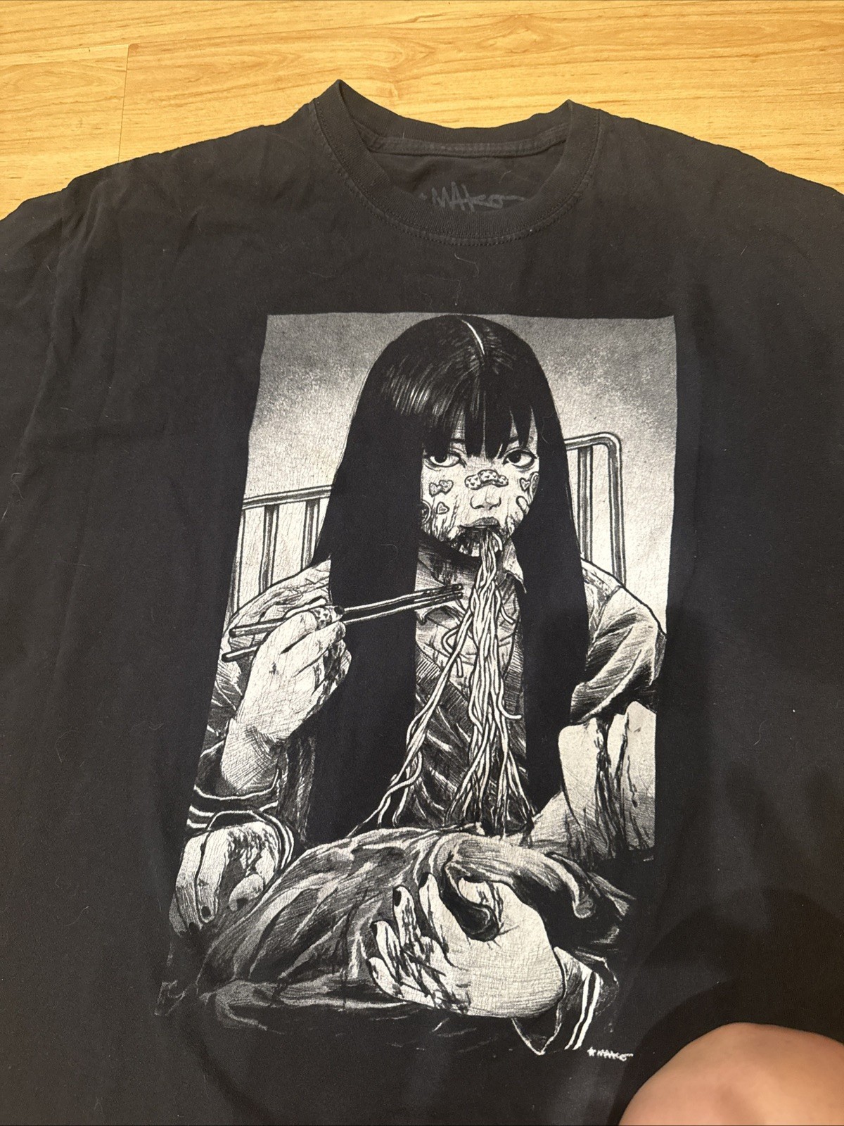 Mako Black Anime Graphic Horror Spencer’s Manga Short Sleeve Shirt XL Defect gallery