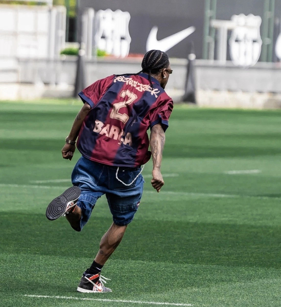 CJ X NIKE X FC BARCELONA RETRO 2000/01 HOME SKELETON JERSEY XL gallery