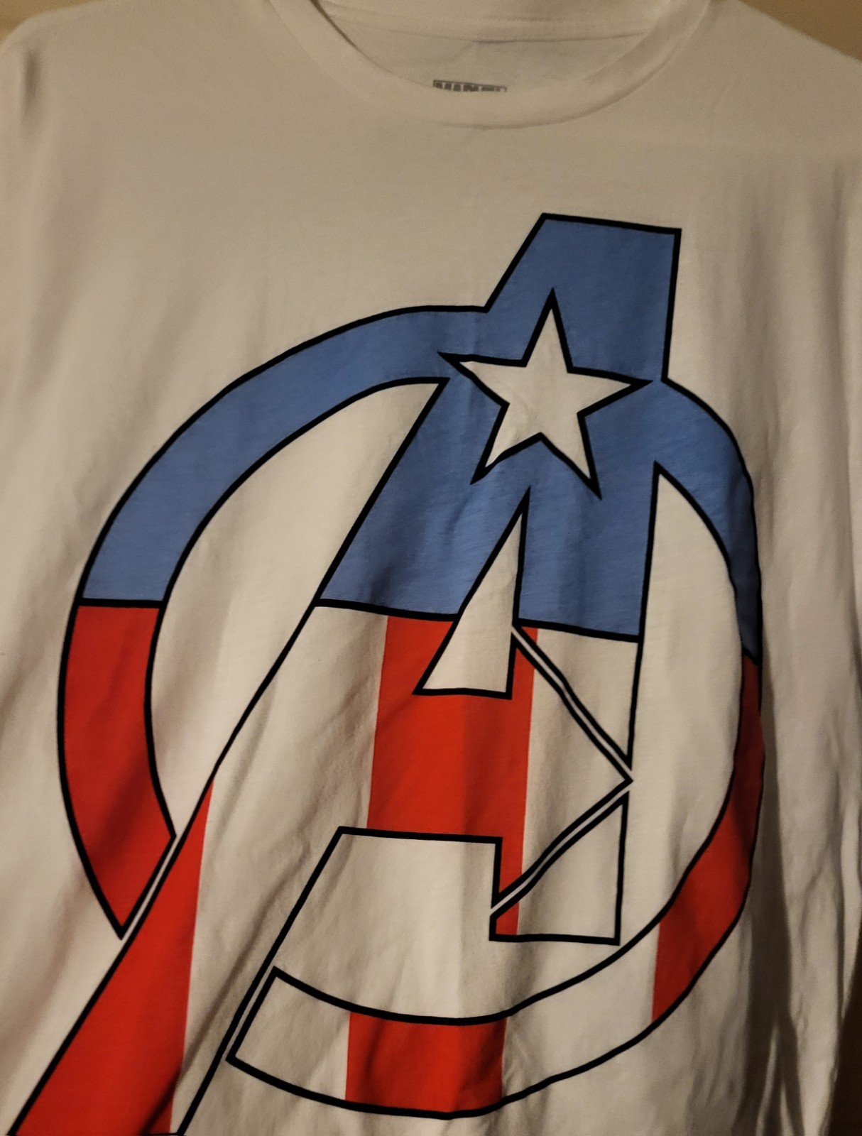 Marvel Mens Captain America Avengers Patriotic White Shirt S New Condition gallery