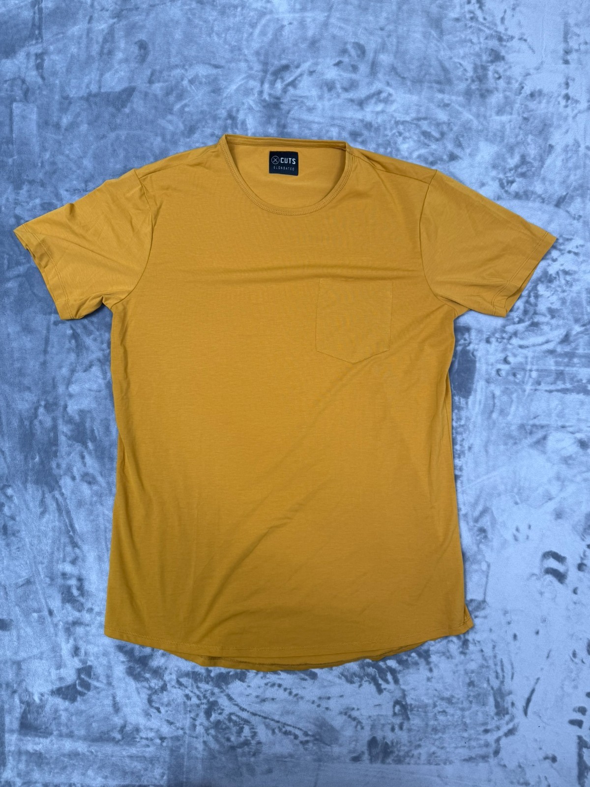 CUTS Clothing Men's Elongated Crew Neck T-Shirt With Pocket NWOT gallery