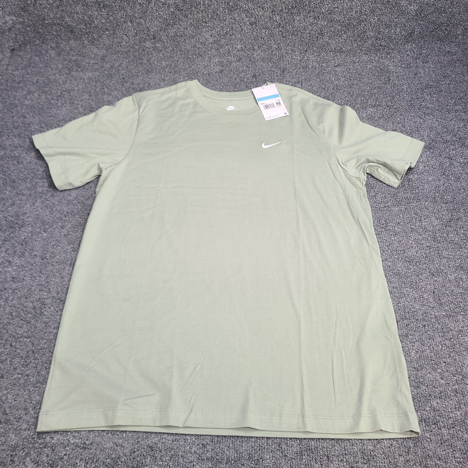 Nike Shirt Mens Medium Pistachio Green White Embroidered Swoosh Sportswear Tee