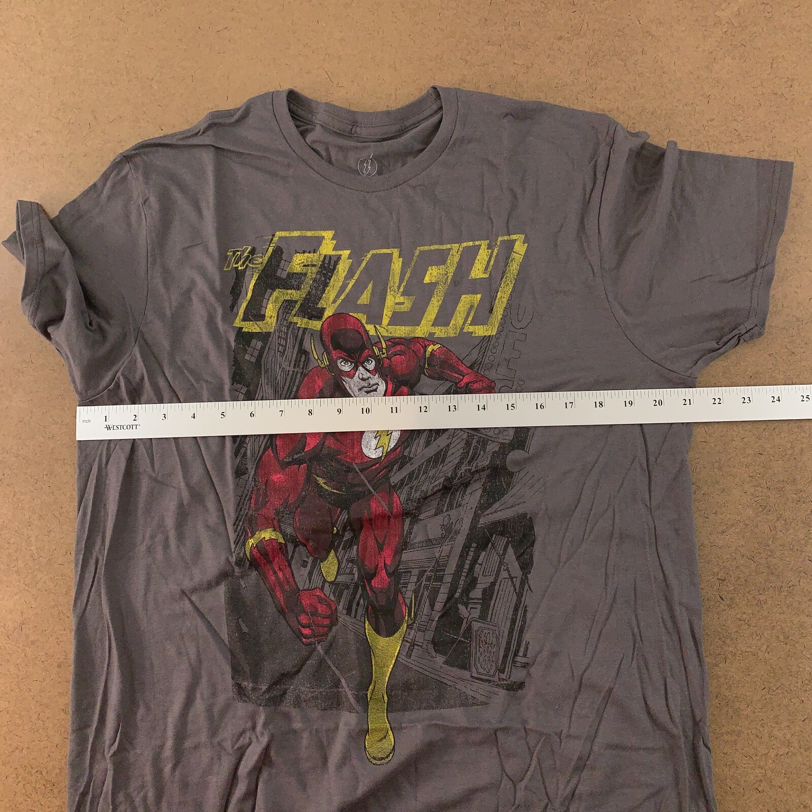 DC Comics The Flash Men's Size Large Charcoal Gray Graphic Short Sleeve T-Shirt gallery