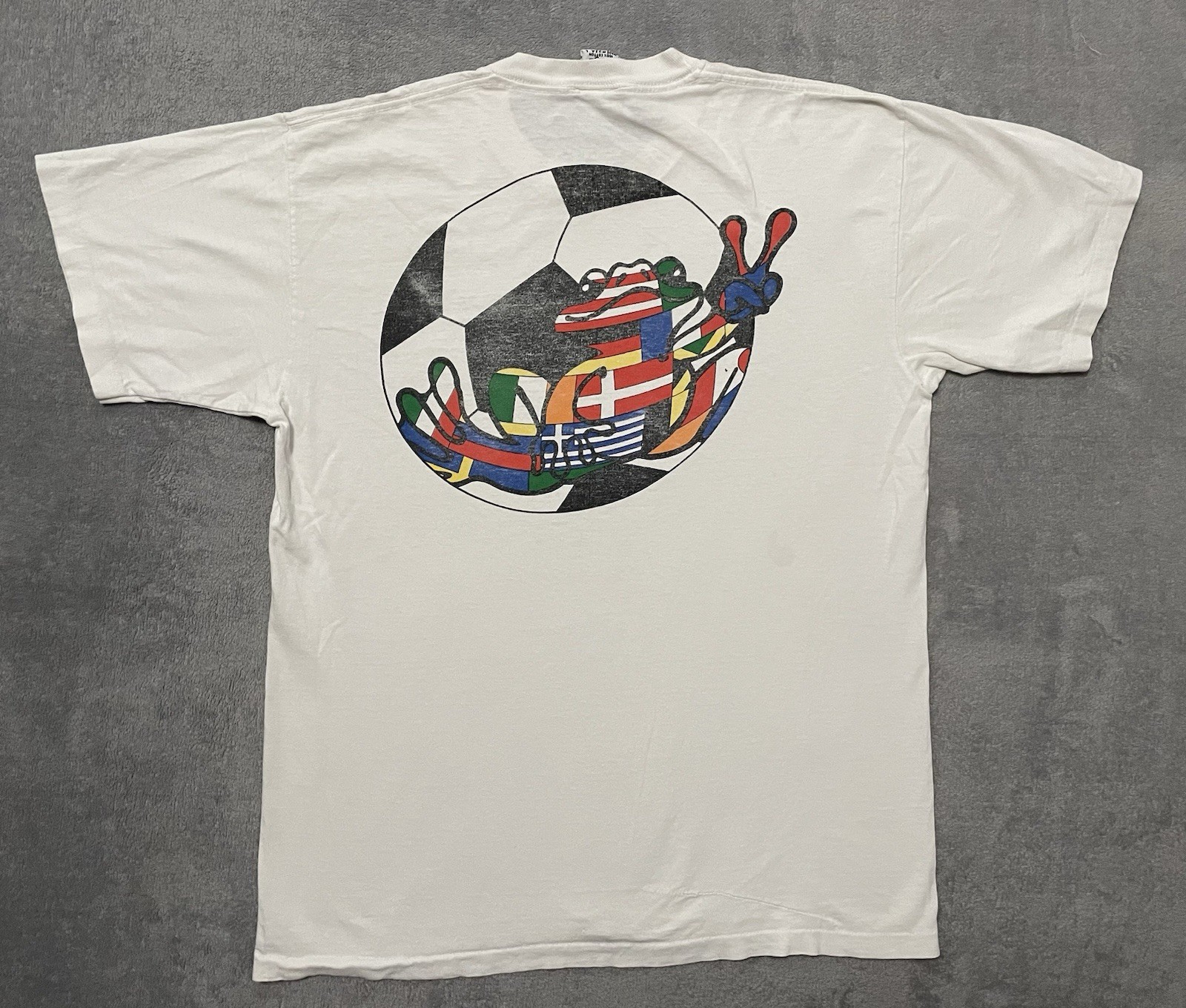Vintage Peace Frogs Soccer Flags Graphic T Shirt USA Made White Adult Large READ gallery