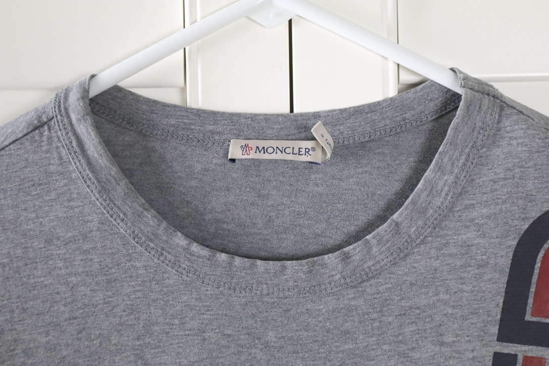 MONCLER $270 Mens Heather Gray Logo Print Casual Cotton Tee Top Size XS gallery