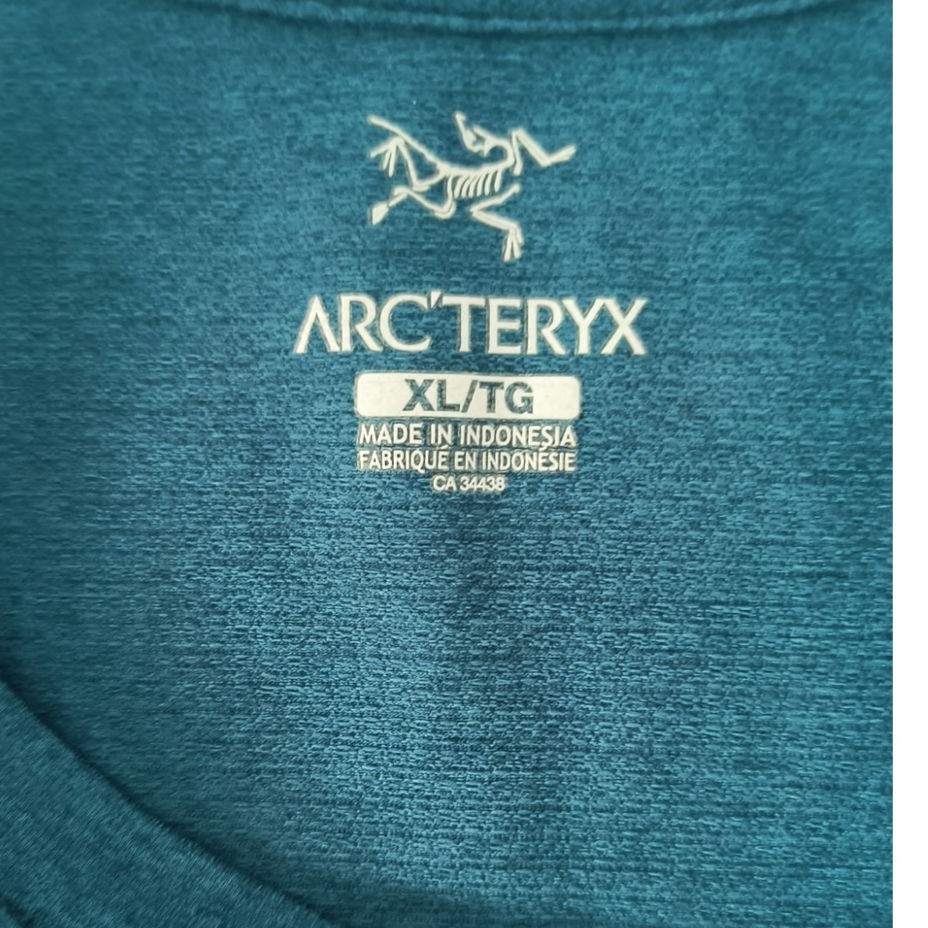 Arc'teryx Men's T-Shirt Size XL Blue Crew Neck Reflective Logo Short Sleeve gallery