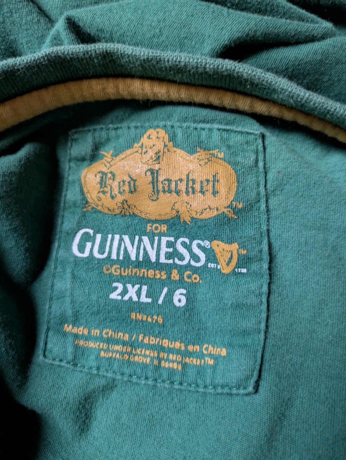Guinness Red Jacket Quilted Logo T Shirt Irish Stout Beer 2XL XXL Medieval Rugby gallery