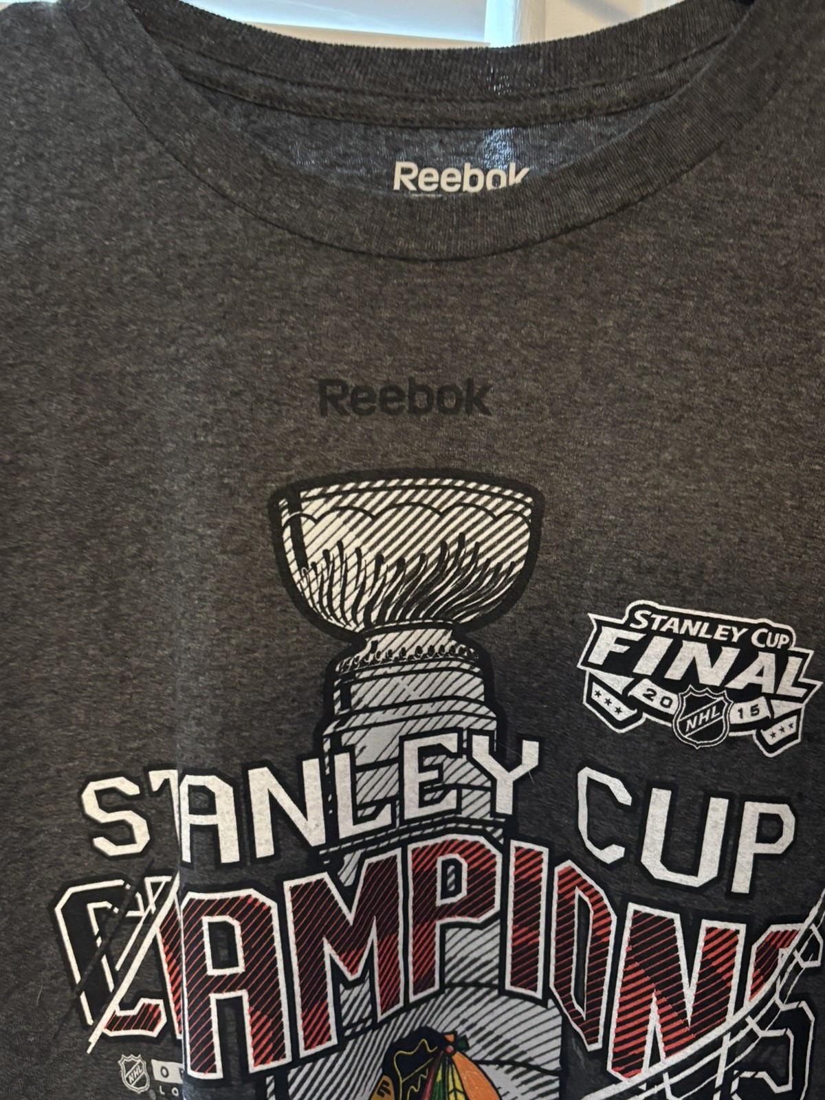 Reebok Chicago Blackhawks NHL Stanley Cup Champions 2015 Mens XL Grey T-Shirt gallery
