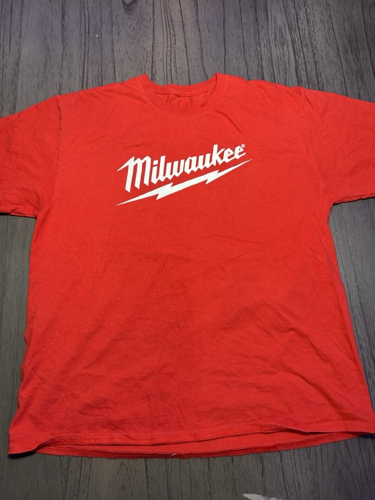 Milwaukee Red Tshirt Xlarge Short Sleeve Logo 100% Cotton Gildan See Measurement