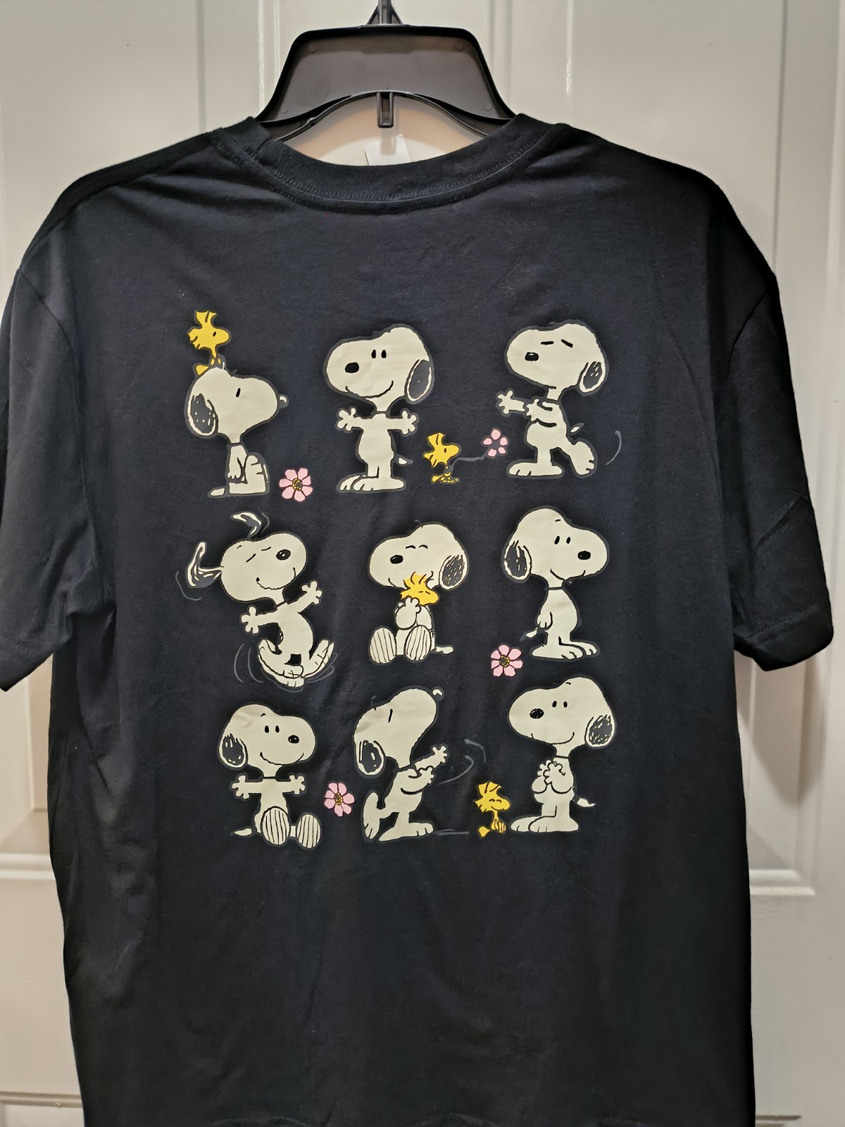 Peanuts Unisex Adults M Black Crew Neck Short Sleeve Graphic T-Shirt Snoopy gallery
