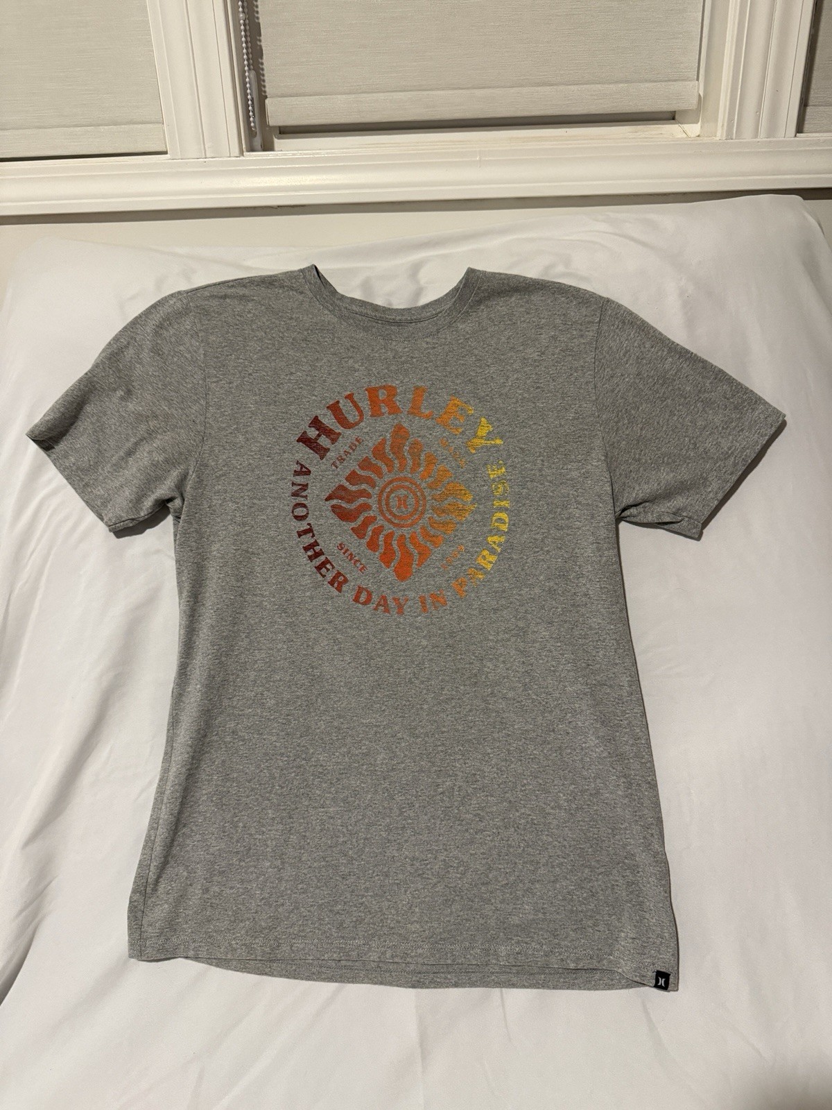 Hurley Gray Cotton Blend Knit Regular Fit Crew Neck Logo Graphic Tee Men's M gallery