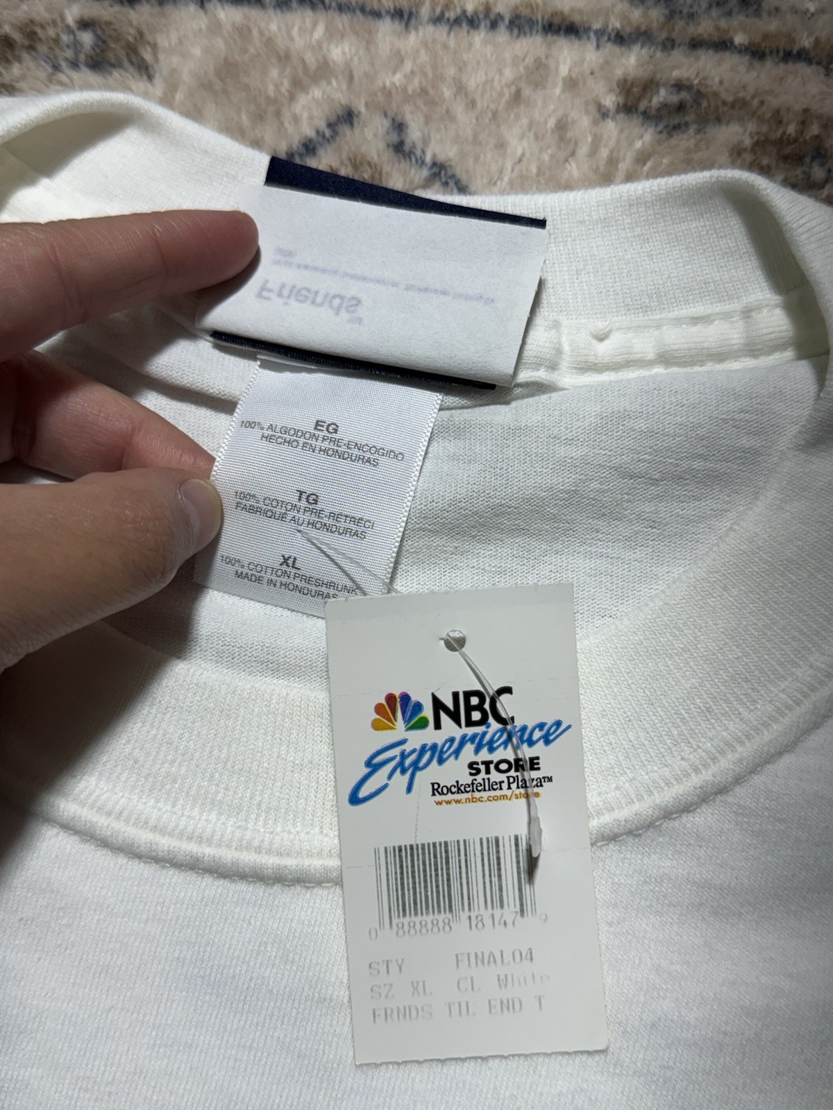 VTG 04” NBC Store FRIENDS Embroidered Logo TV Show Cast White T-Shirt Sz XL NWT gallery