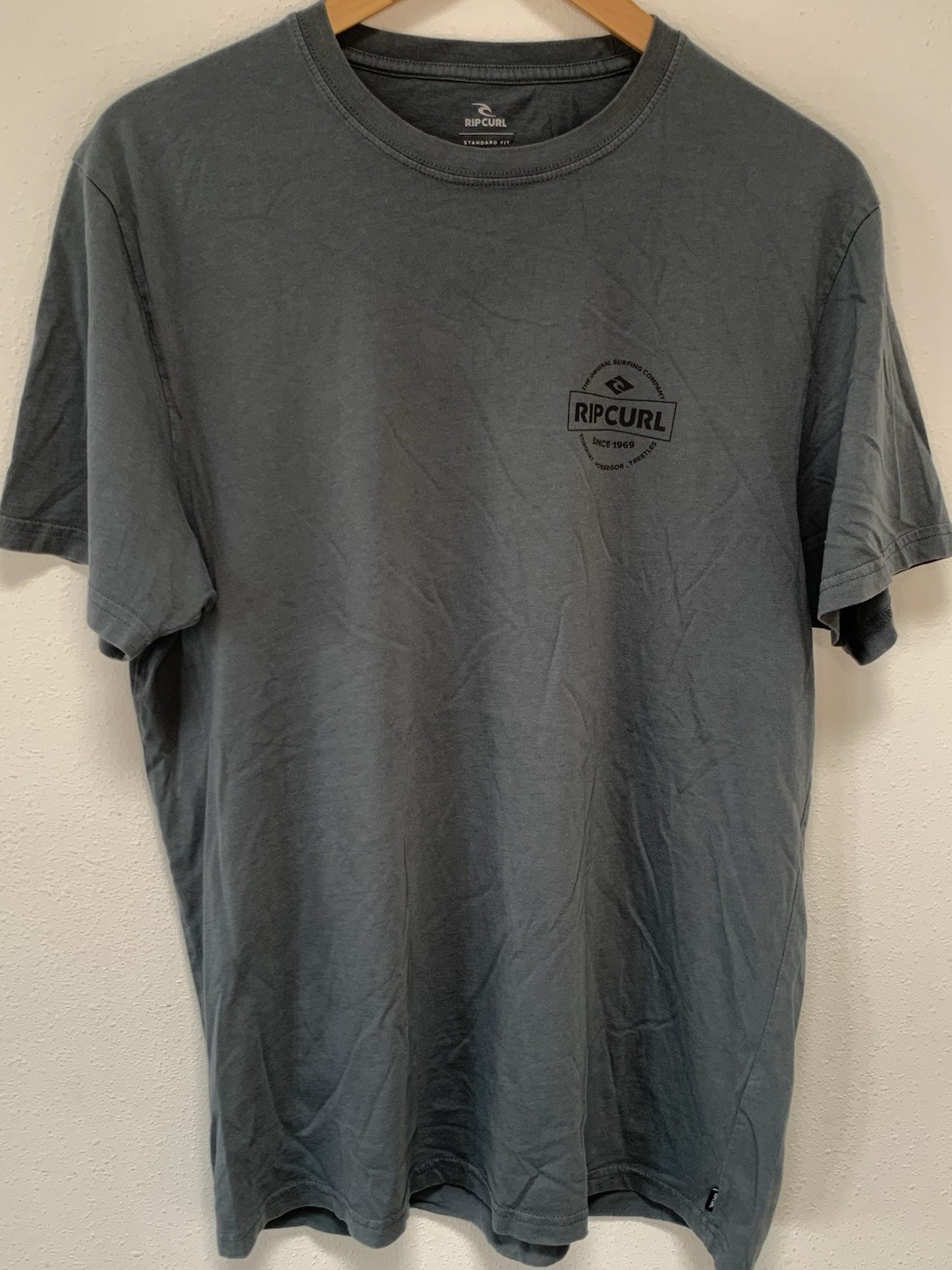 Rip Curl Men’s XL Gray Standard Fit Graphic Logo Crew Neck Short Sleeve T-Shirt gallery