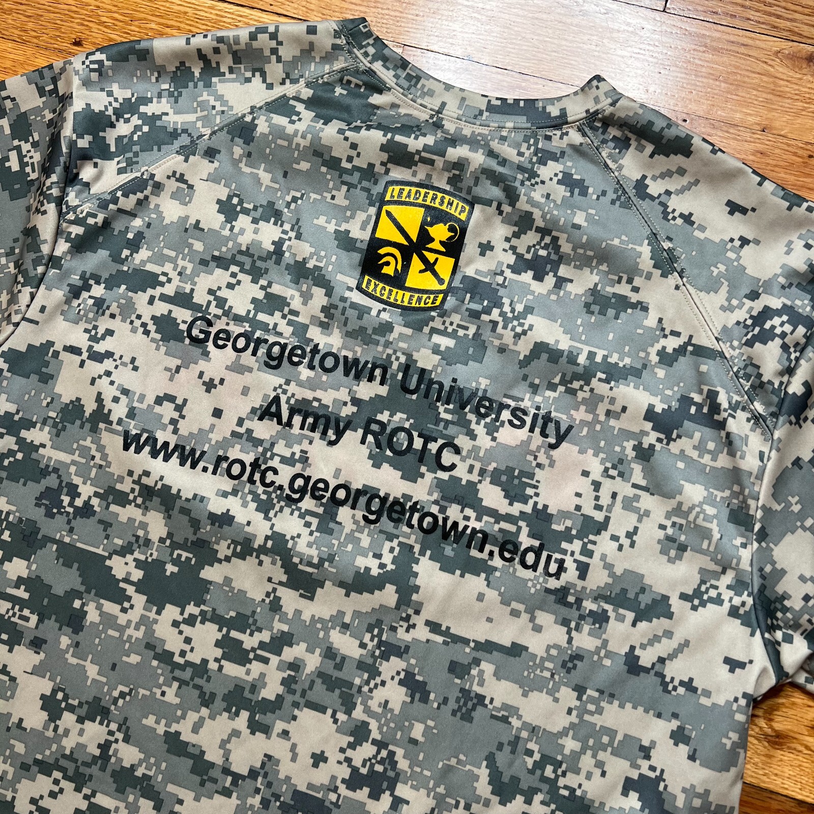 Georgetown University Army ROTC T Shirt Size M "Hoya" Breast Cancer Awareness gallery