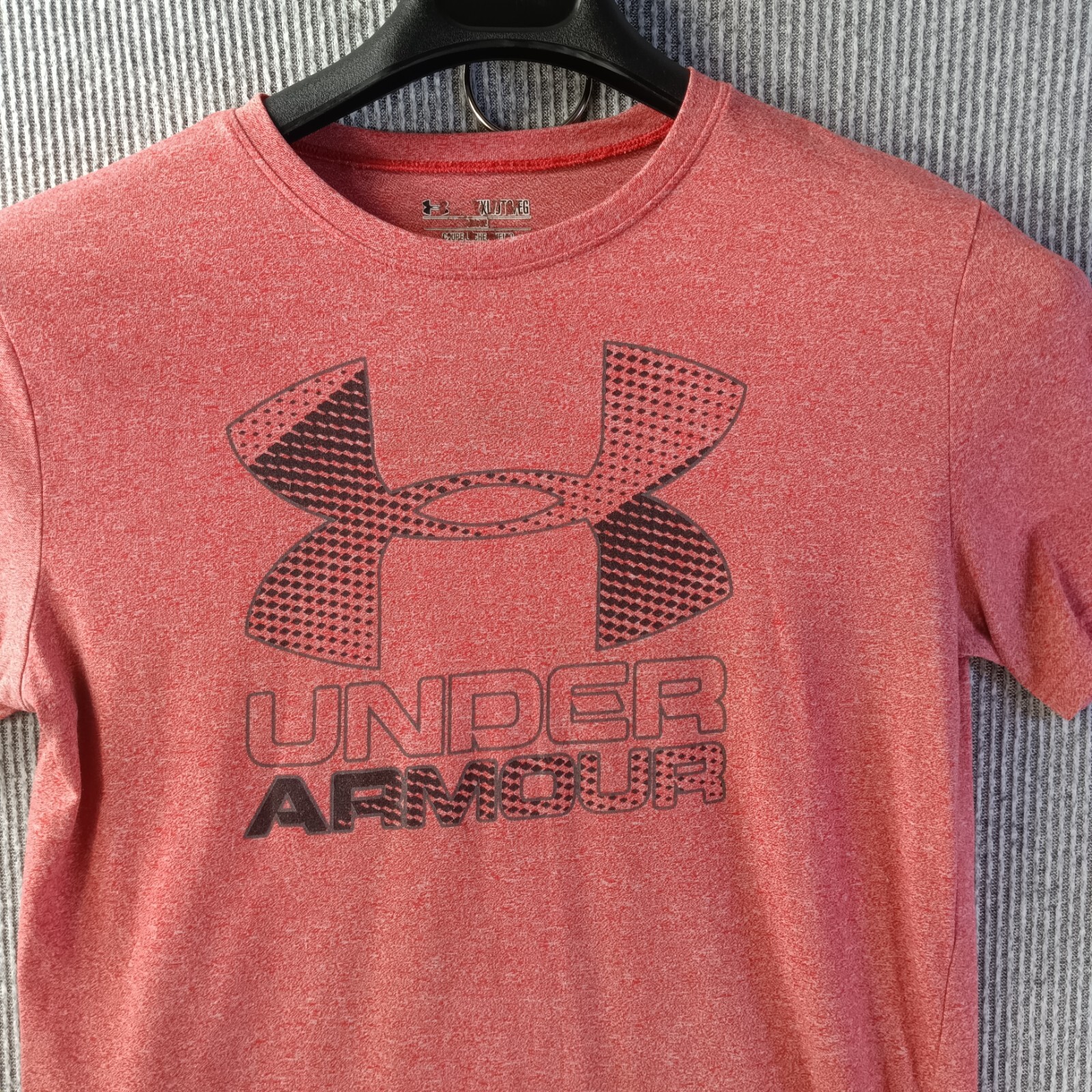 Under Armour Shirt Men L-XL Heather Red Frontside Logo Spell Out Heat Gear gallery