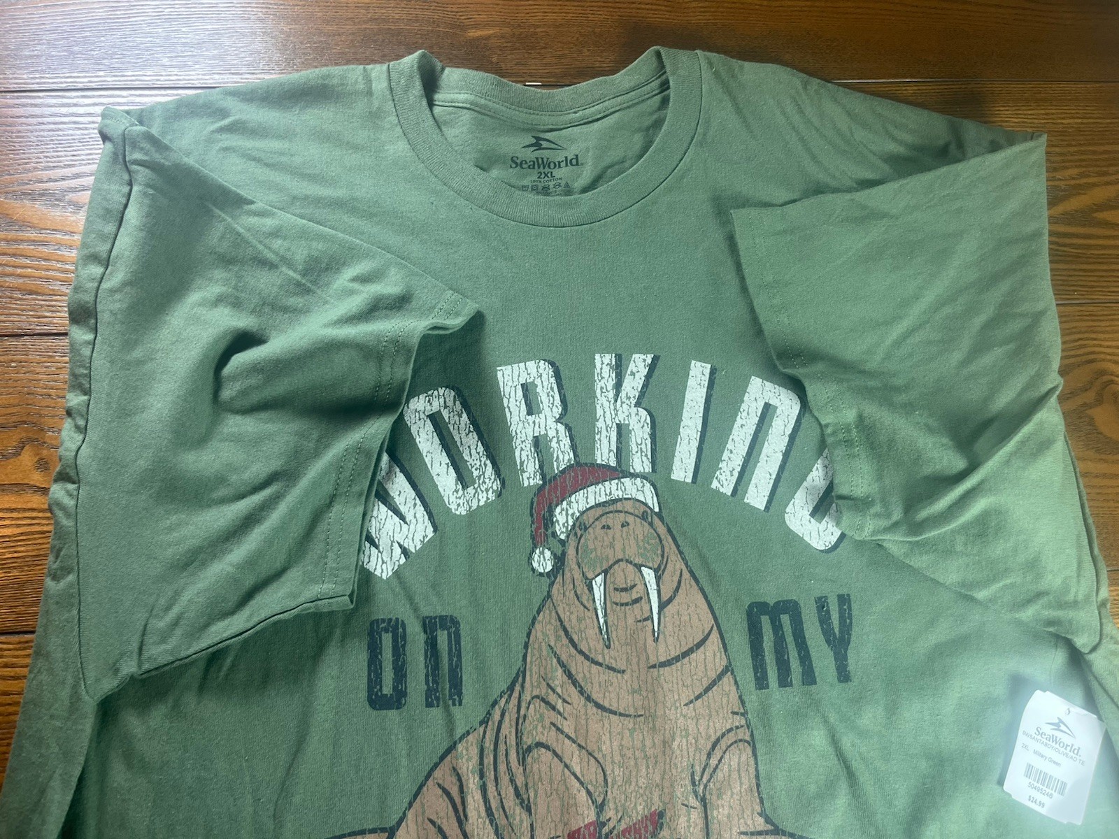 NEW Sea World Santa Body Walrus Christmas Green Graphic T Shirt Size 2XL NWT gallery