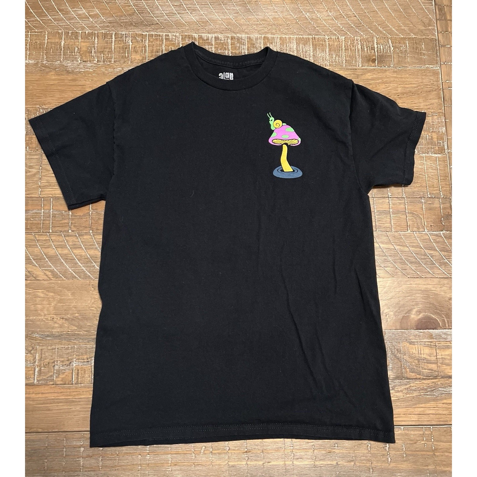 aLab Black Mushroom T-shirt Size Medium Graphic Tee Colorful Vibrant Print