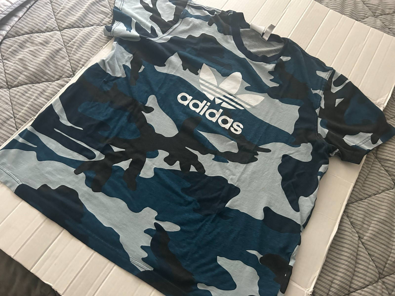 ADIDAS TREFOIL BLUE CAMO SIZE XL SHORTS SLEEVE T-SHIRT...SEE DESCRIPTION' gallery