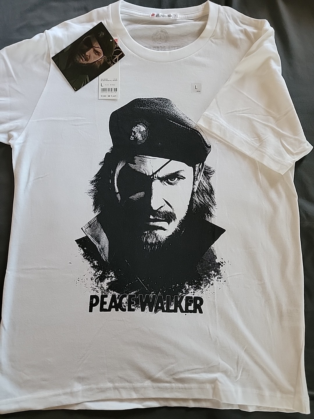 Uniqlo Metal Gear Solid Peace Walker sz L T-shirt