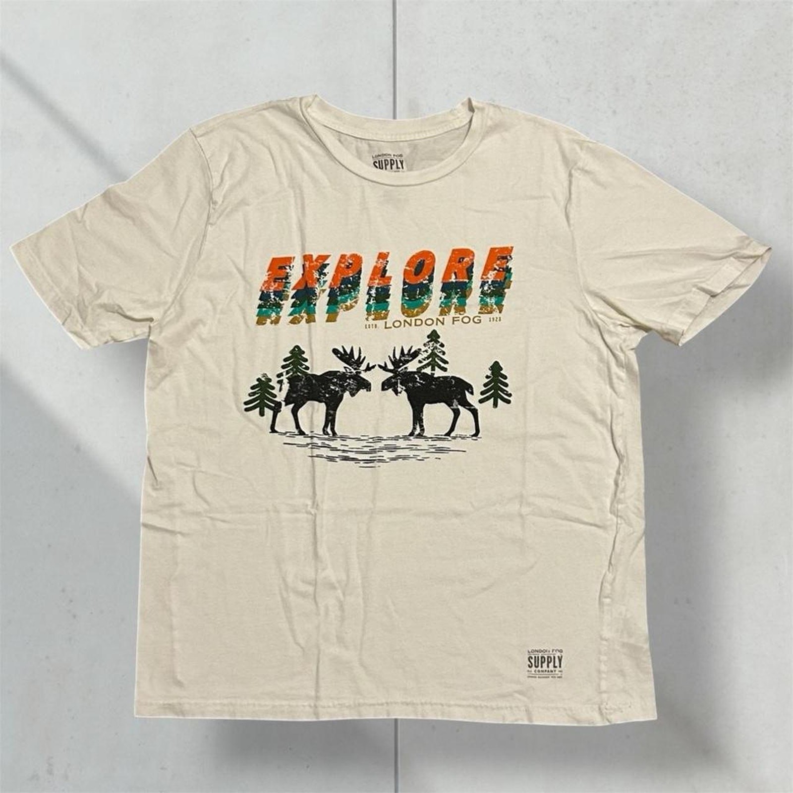 London fog white graphic tee gallery