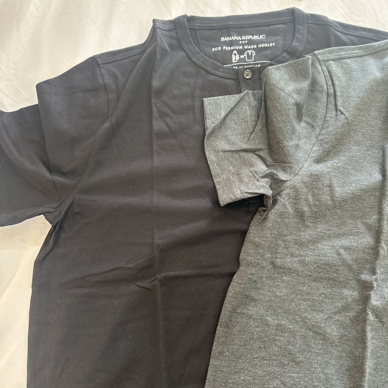 (2) Banana Republic Men Sz M Prem. Wash Henley Short Sleeve Black & Grey T-Shirt gallery