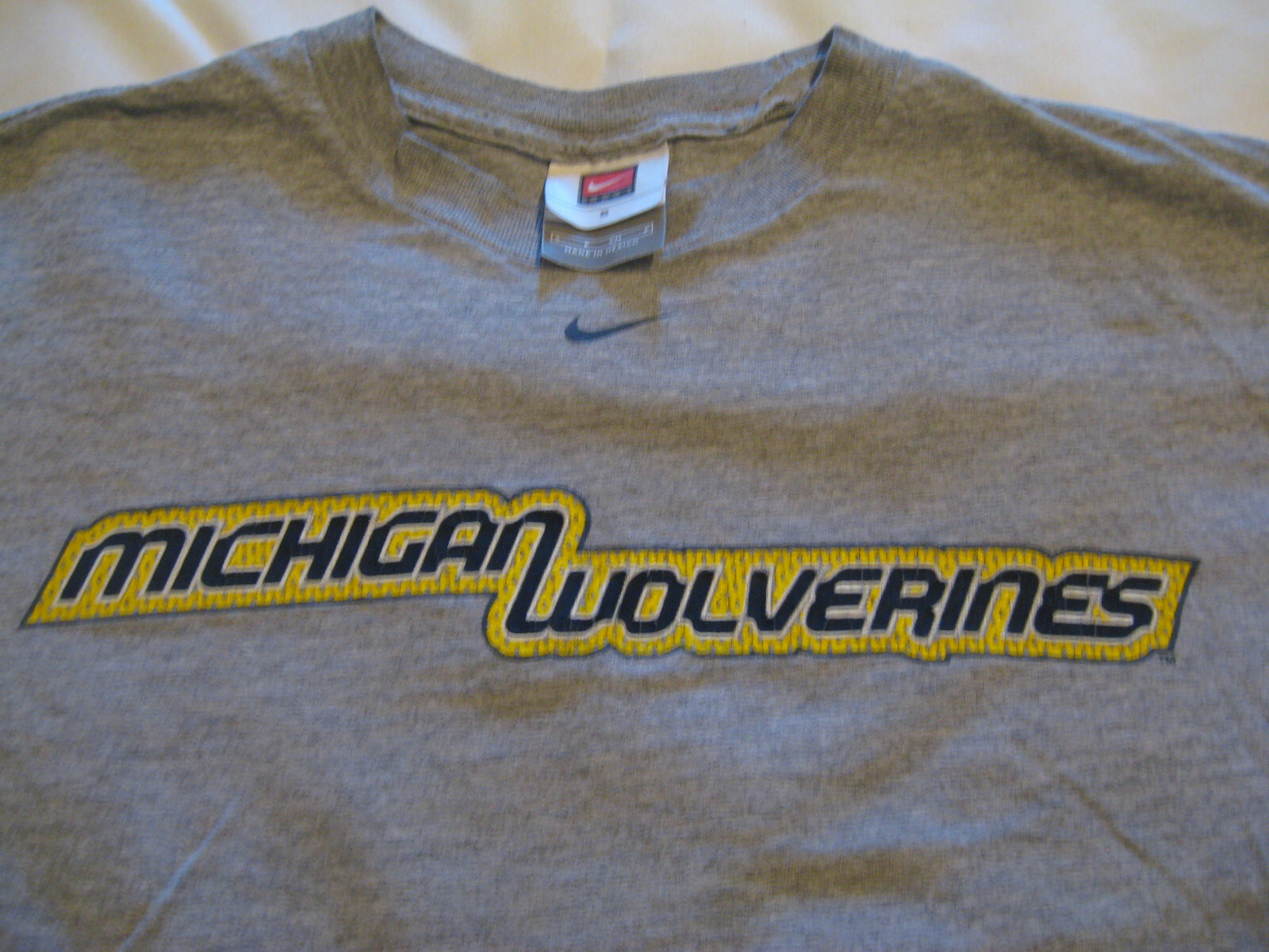 Nike Men's Athletic Wear Michigan Wolverines Short Sleeve Gray T-Shirt size S gallery