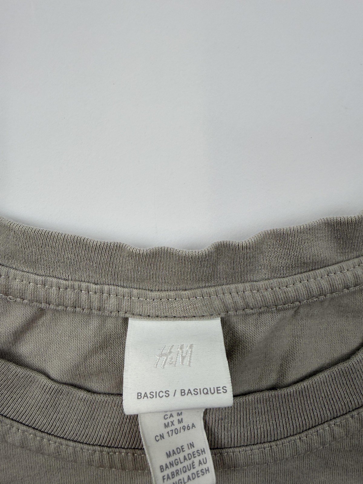 H&M Shirt Mens Medium Gray Basics Solid Tee Crewneck Short Sleeve Casual gallery