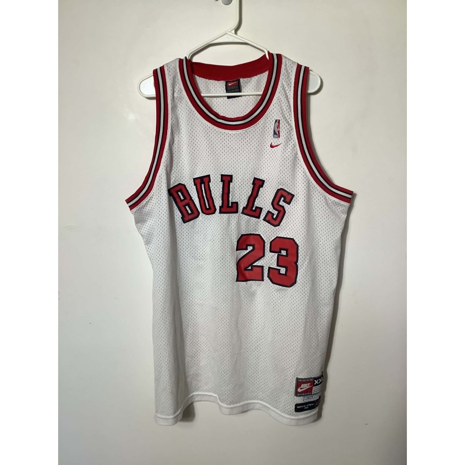 Vintage Nike Michael Jordan Chicago Bulls Jersey XXL White Flight 84-03 Swingman gallery