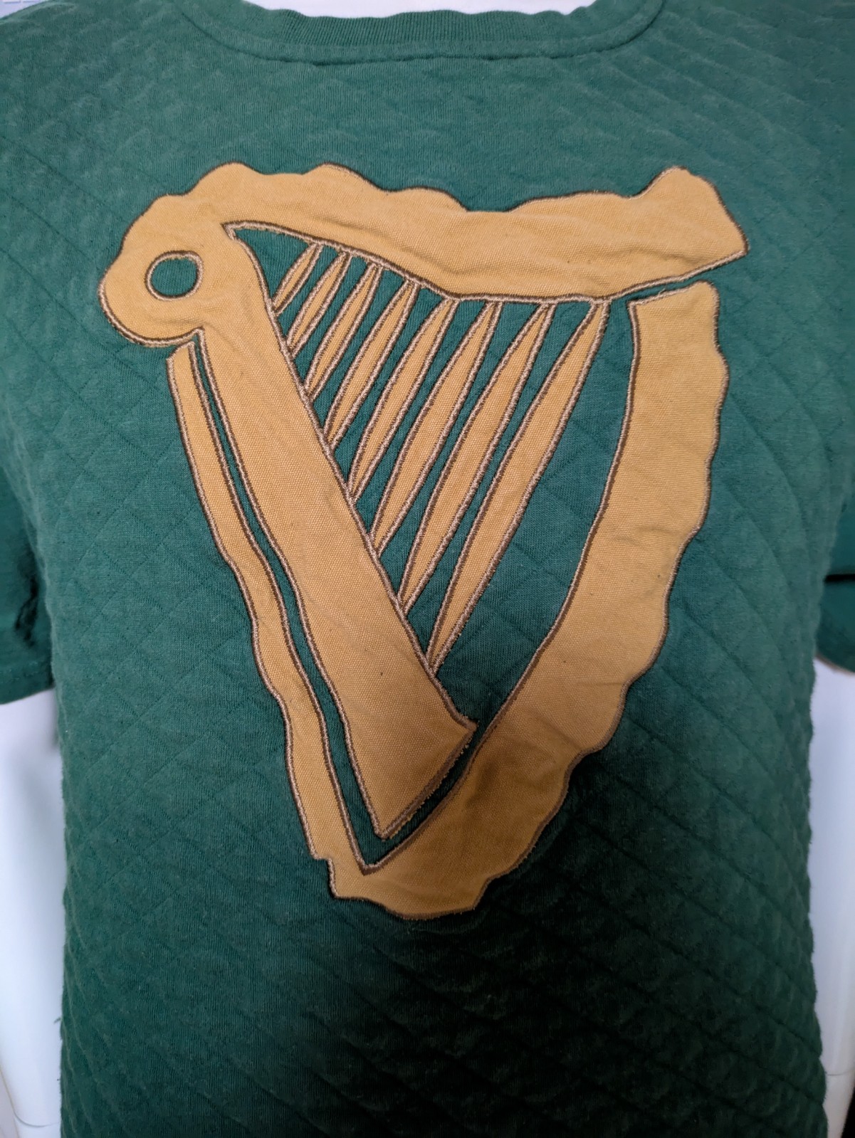 Guinness Red Jacket Quilted Logo T Shirt Irish Stout Beer 2XL XXL Medieval Rugby gallery
