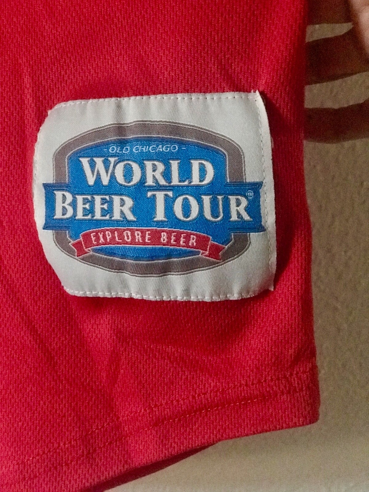 Old Chicago  76 Jersey T-Shirt Adult World Beer Tour Red V Collar Men Size XL gallery