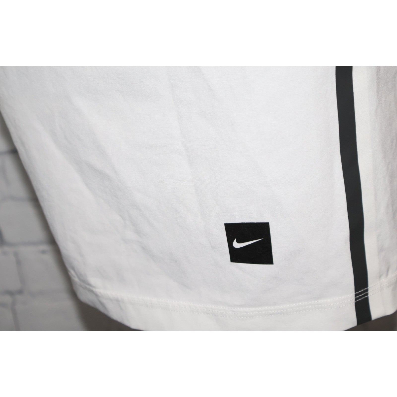 Nike T-Shirt Mens XL White Graphic Dri-Fit Polyester Spandex Performance Tee ** gallery