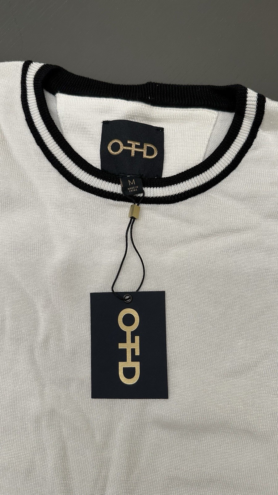 OTD Men's Knit T-Shirt White Black Striped Sleeves Contrast Trim Crew Neck M gallery