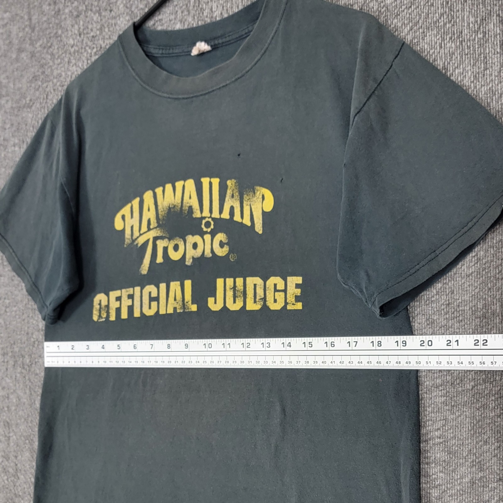 Hawaiian Tropic Official Judge T-Shirt Mens Medium Black Short Sleeve Crewneck gallery