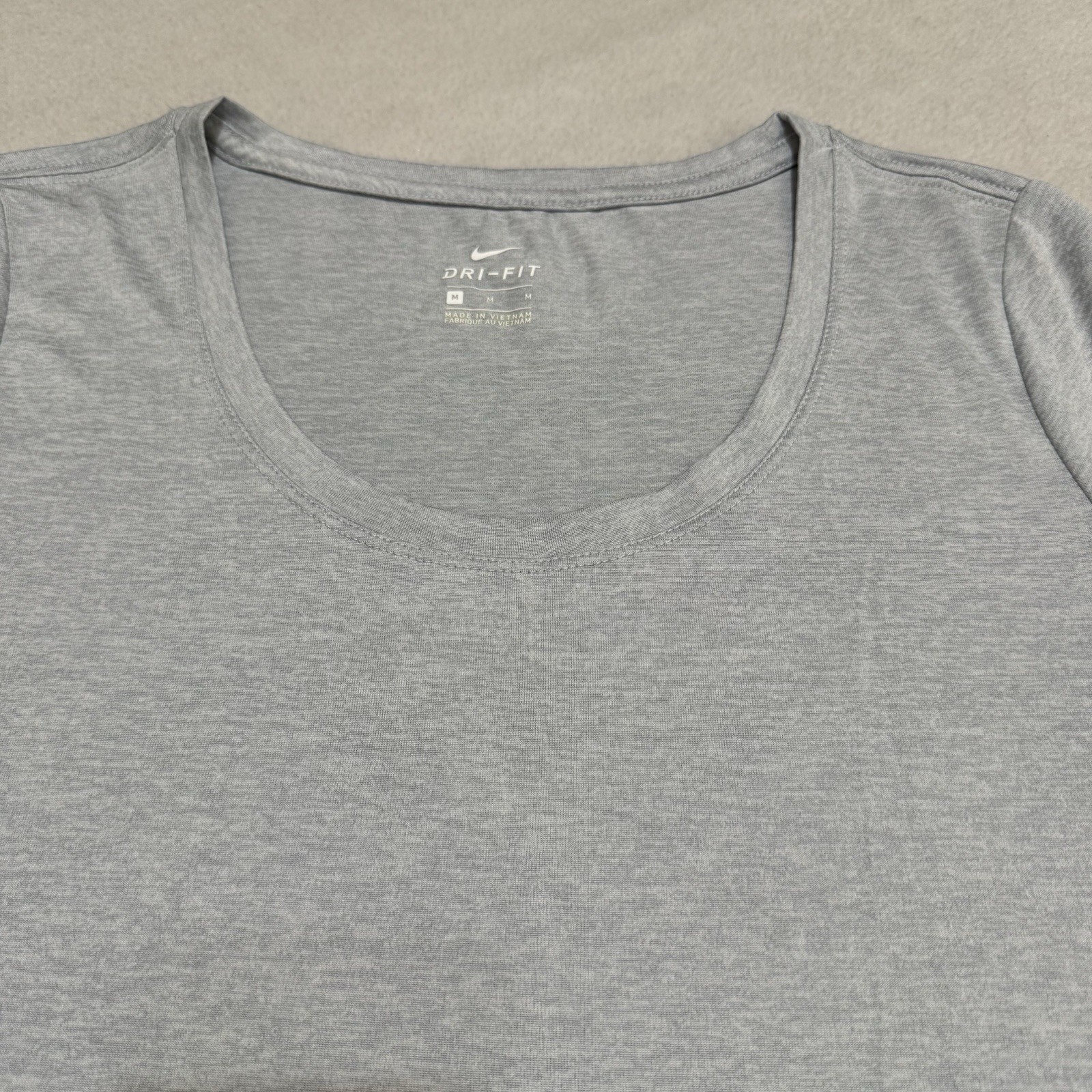 Nike Dri-FIT Women’s Scoop Neck T-Shirt Gray MEDIUM Athletic Short Sleeve Tee gallery