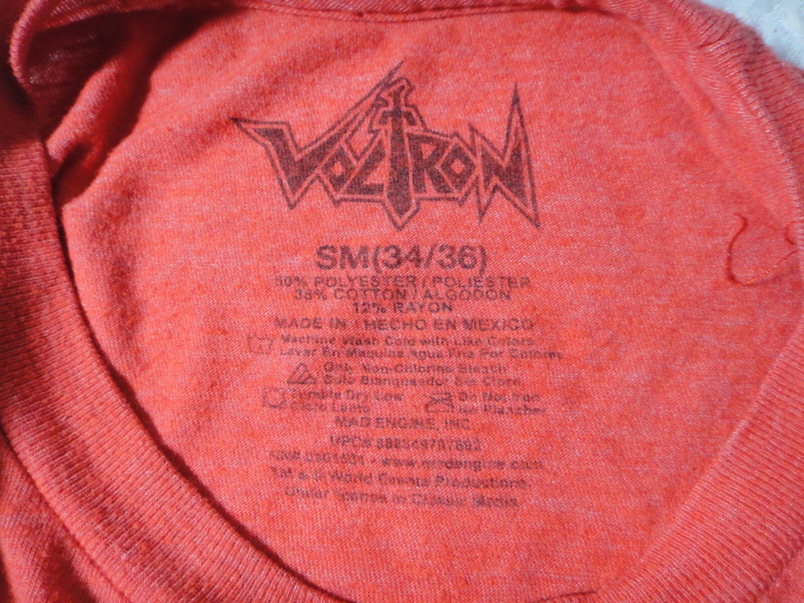 Voltron Defender of the Universe Red Polyester Cotton Rayon Blend T-shirt Size S gallery