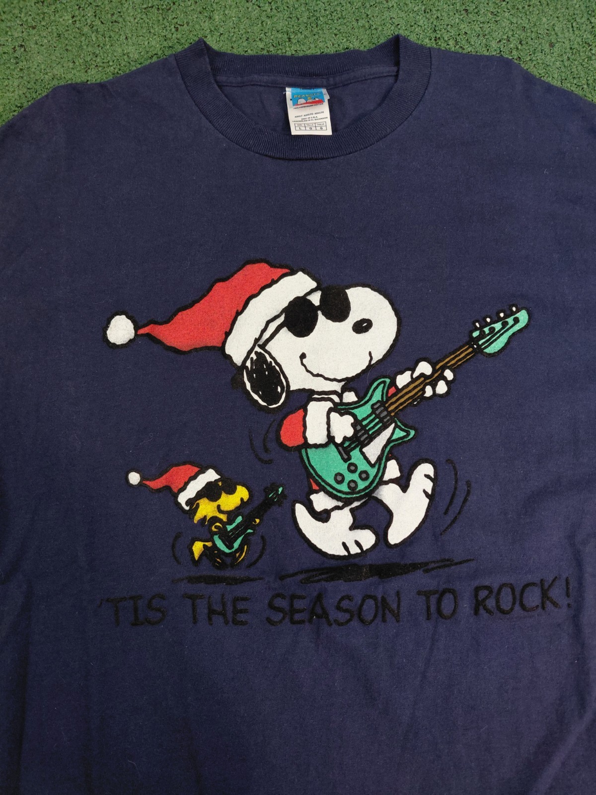 VINTAGE 90's Peanuts Tis The Season To Rock! Snoopy T Shirt Size Large gallery