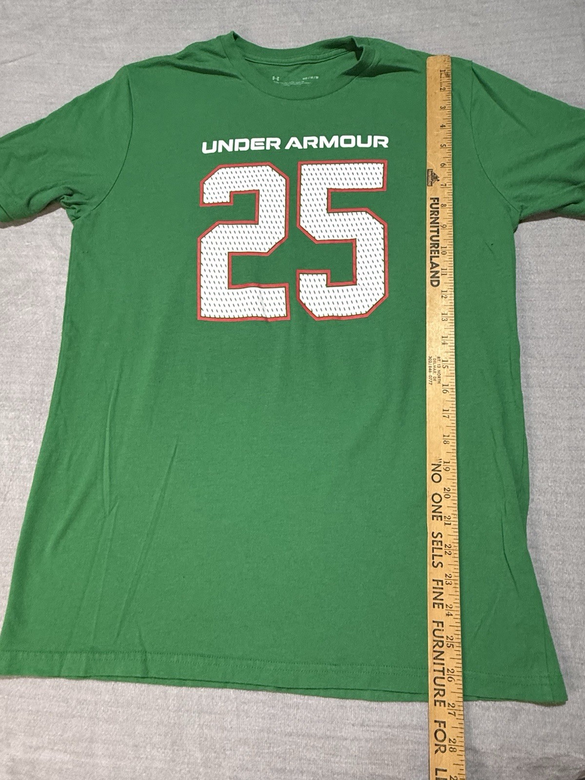 Under Armour Claus 25 Graphic Jersey Style Christmas T-Shirt Men's Green Tee M gallery