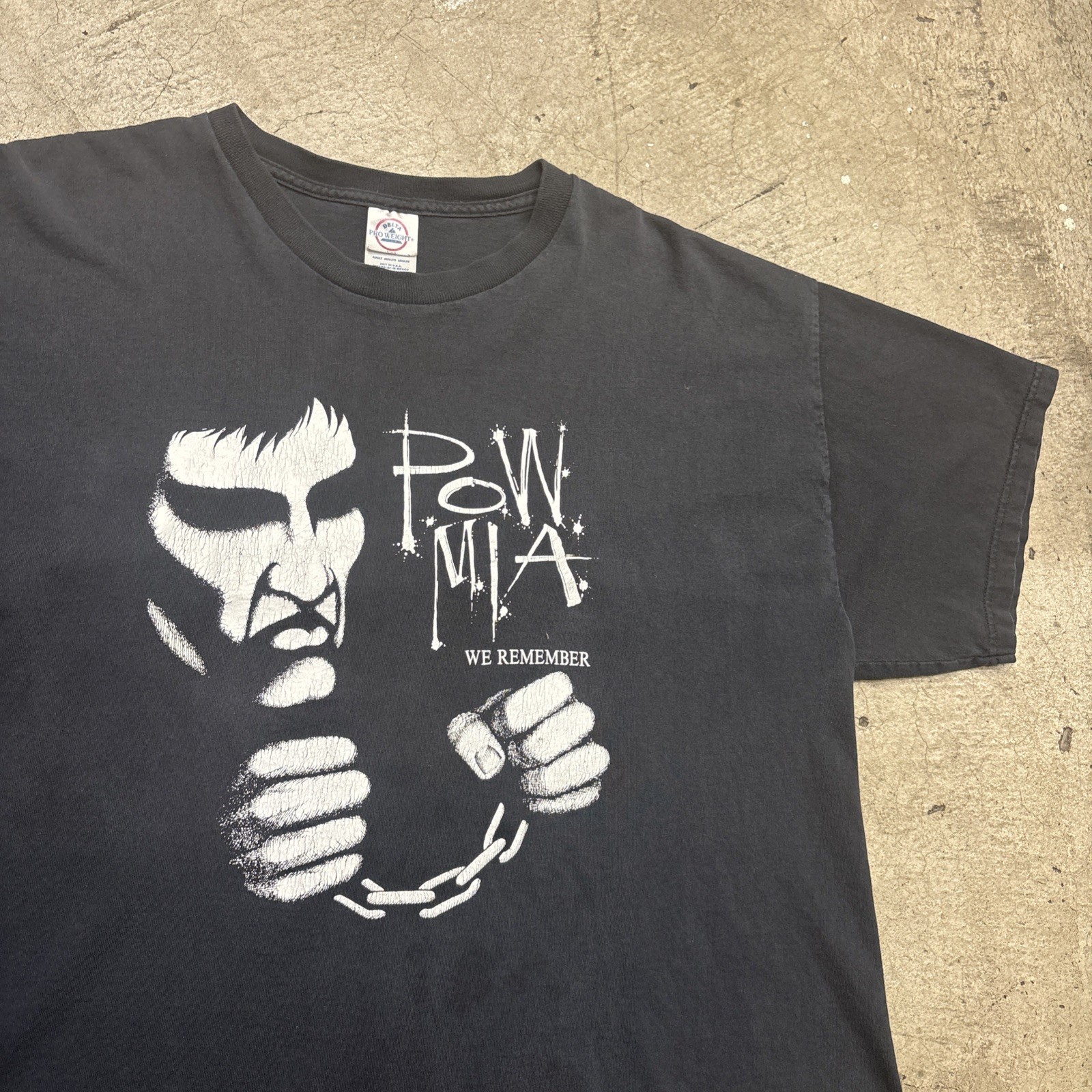 🔥Vintage POW MIA We Remember Grapic T-Shirt Size 2XL 24.5×27