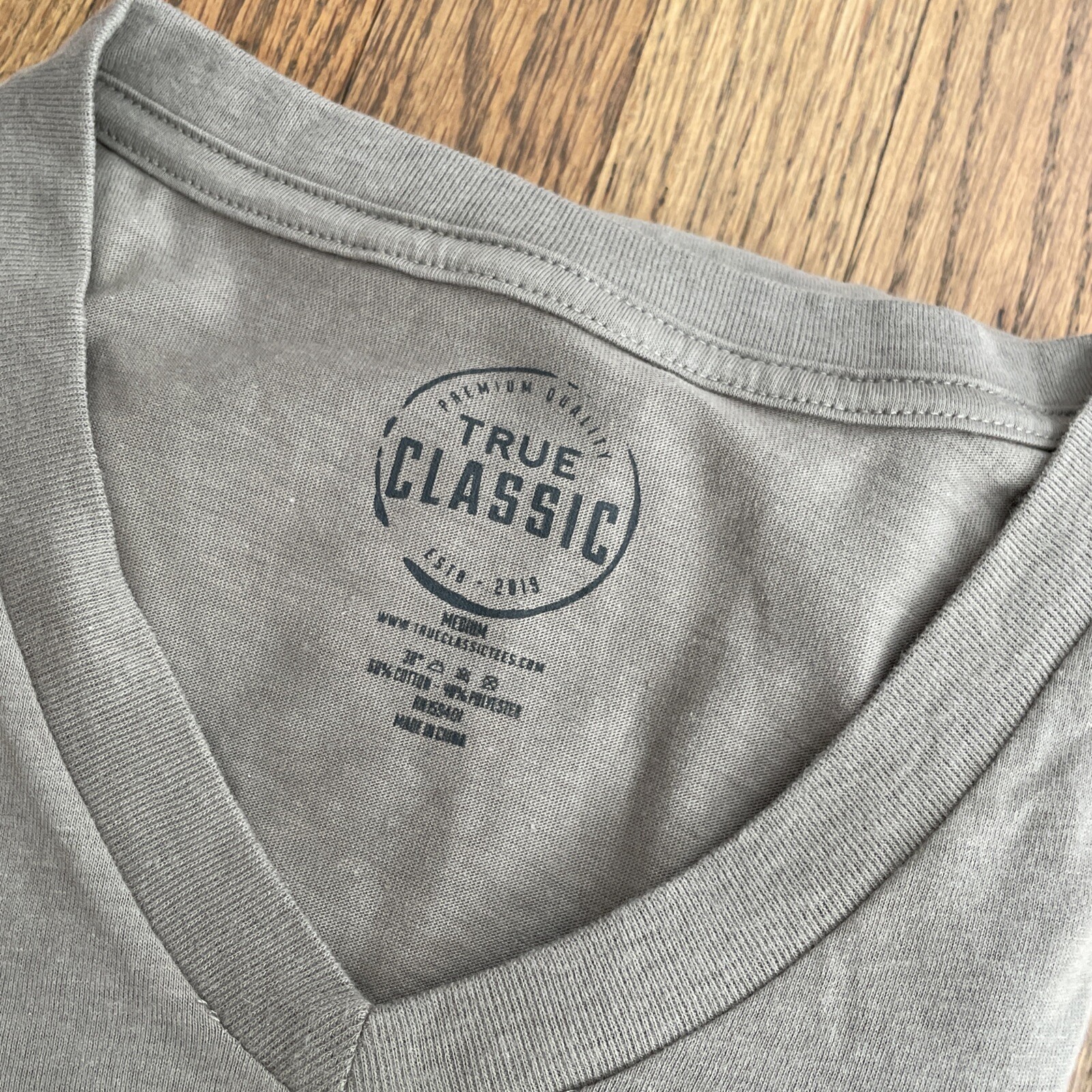 True Classic Premium Quality * V NECK * Tee T Shirt Mens MILITARY BEIGE MEDIUM M gallery