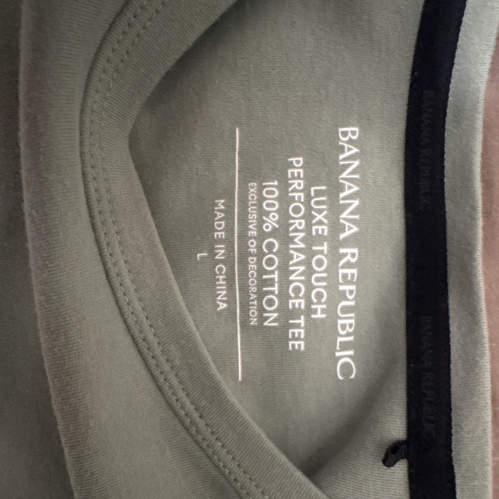 Banana Republic Luxe Touch Performance Tee Men's L Green Crew Neck Logo Tee gallery