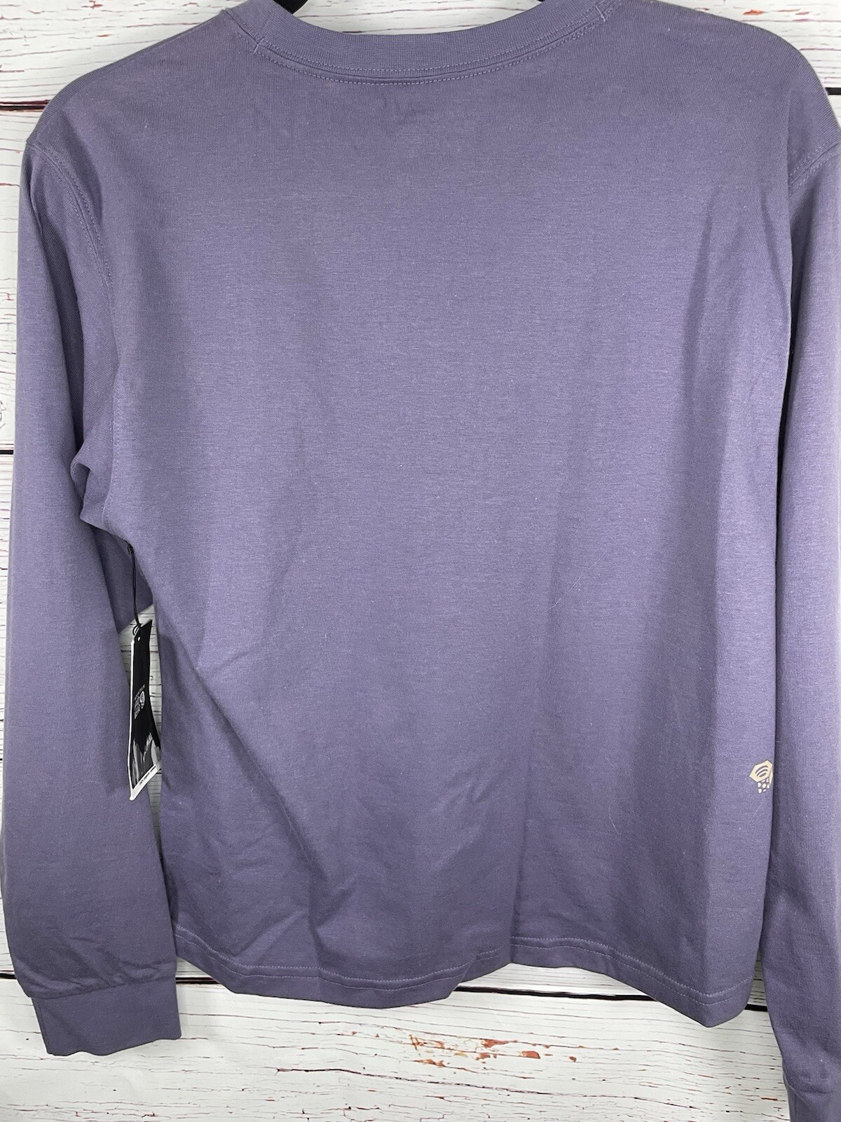 NWT Mountain Hardware T-shirt Base Camp Size Medium Long Sleeve Purple Hiking C1 gallery