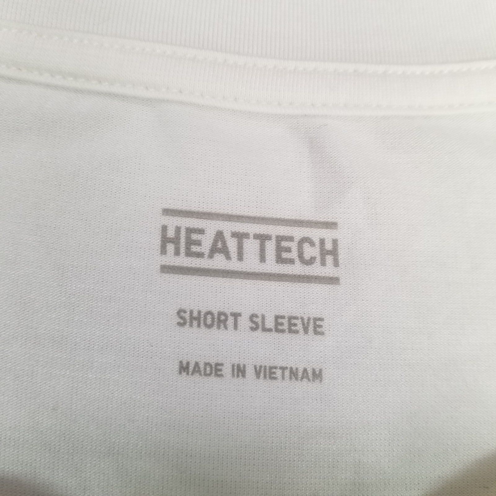 Uniqlo Heattech Men's Large White T-Shirt Short Sleeve Crewneck Classic Casual gallery
