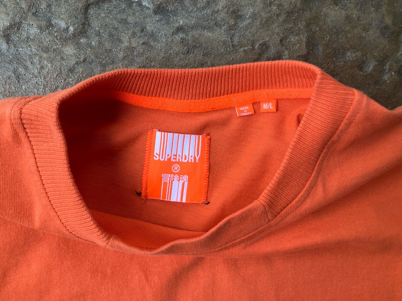 SUPERDRY Orange Newspaper Ransom Note Style Logo Print T-Shirt 2003 Men's M / L gallery