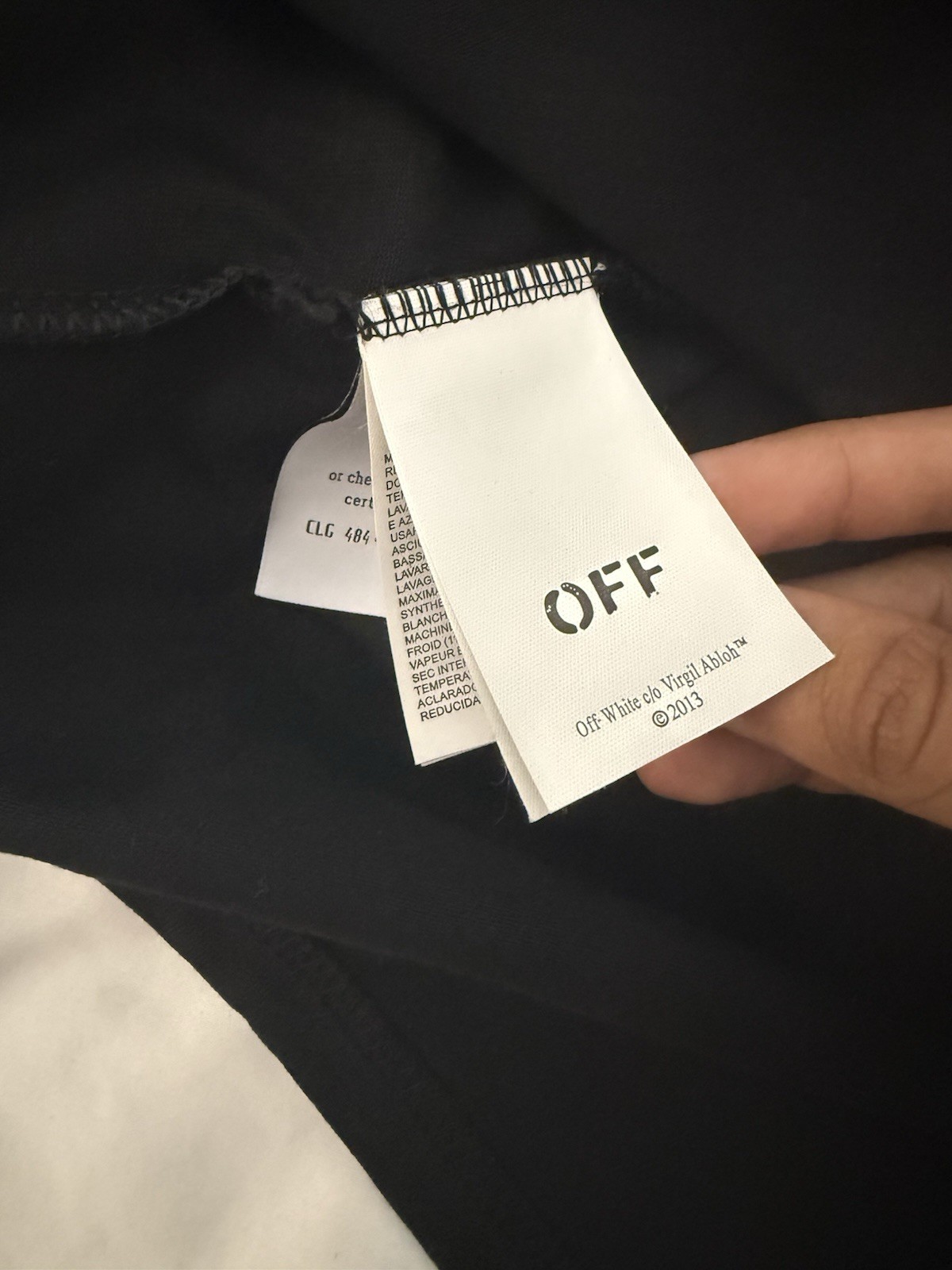 Off White T-Shirt Size Medium gallery