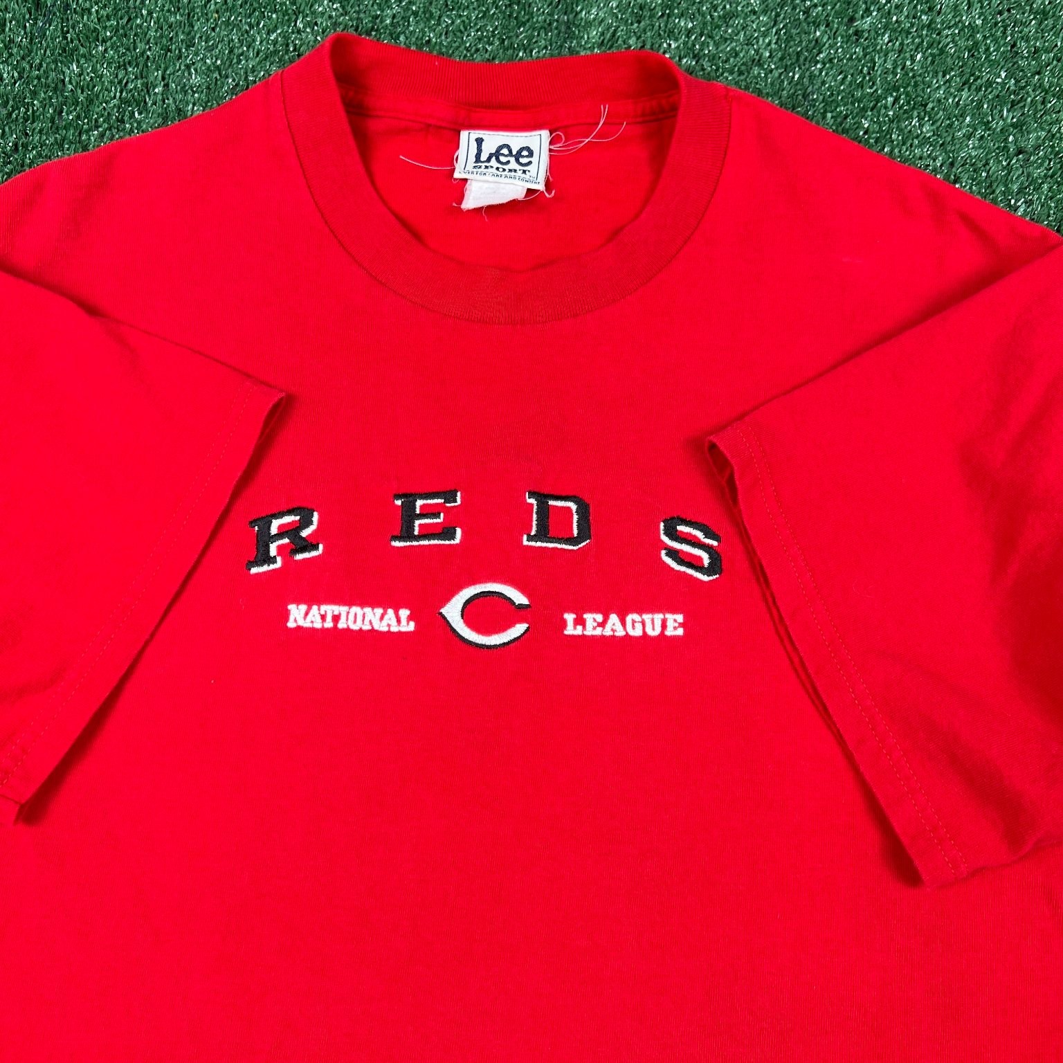 Vintage Lee Sport Cincinnati Reds MLB Embroidered T-Shirt Medium Red Sports Y2K