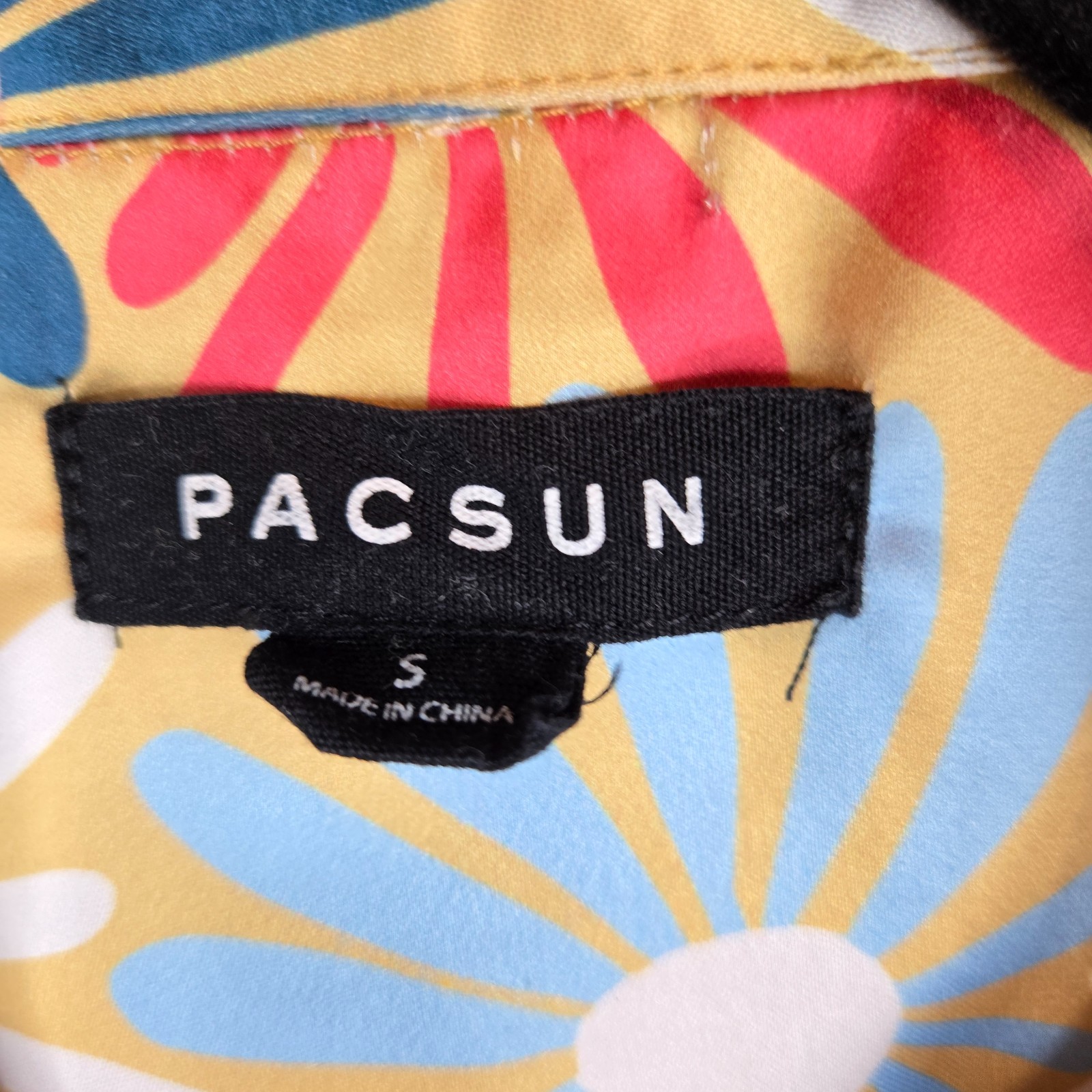 Pacsun Cropped Daisy Satin Camp Shirt Men's Size Small Floral 70s Aesthetic gallery
